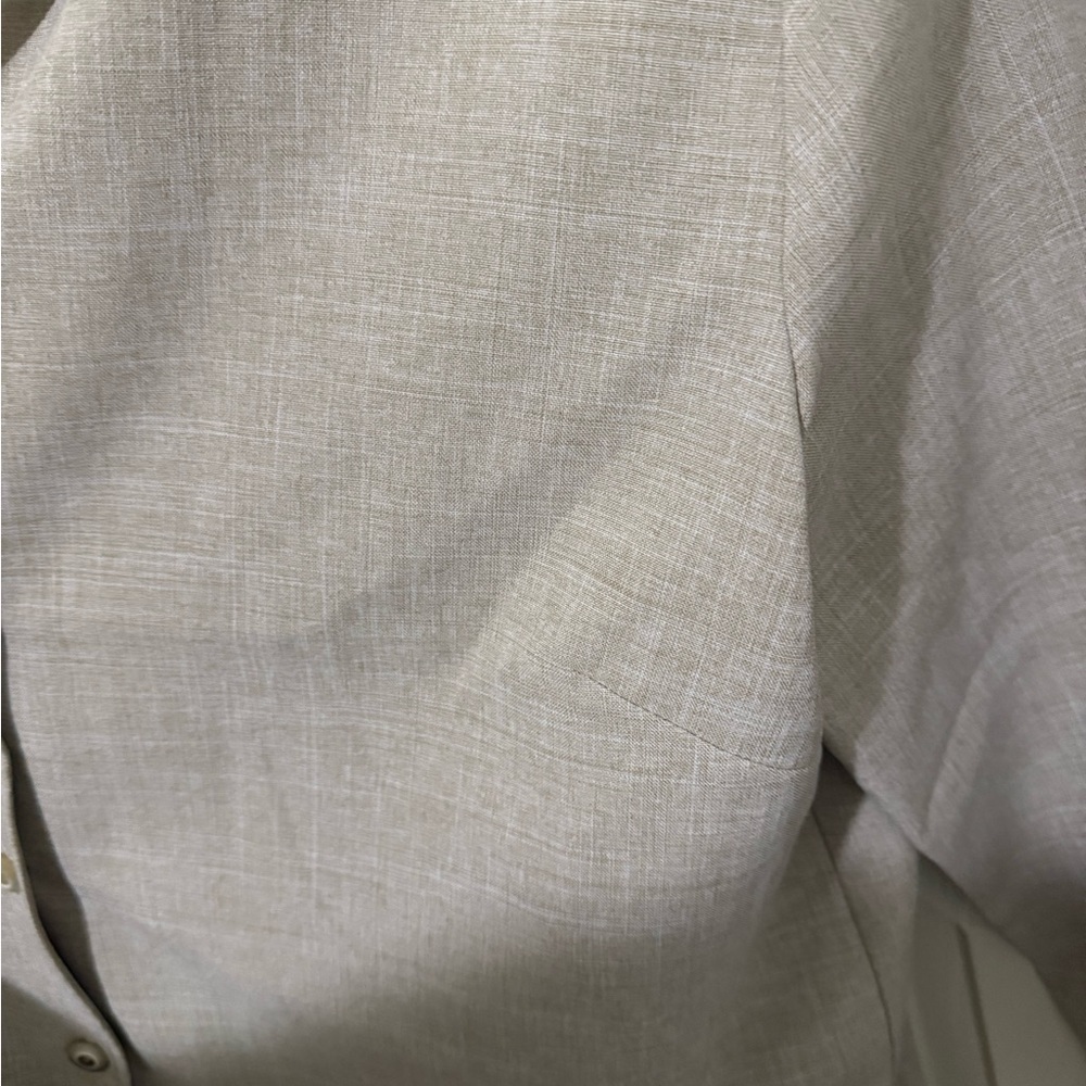 Northern Traditions Beige Button Front Blouse w/ Shoulder Pads | Size 18 - Picture 7 of 12